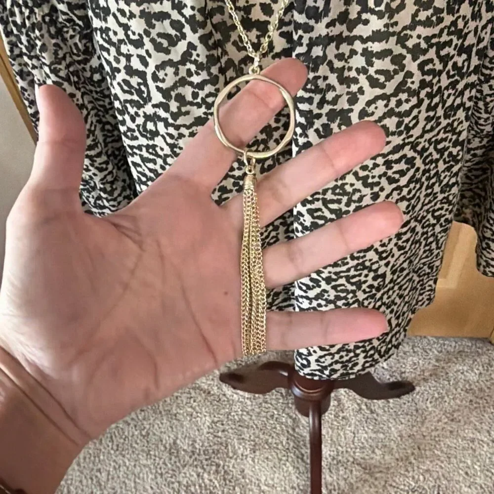 NWT JM Collection Leopard Print Blouse w/ Statement Tassel Necklace Size M - Picture 3 of 9